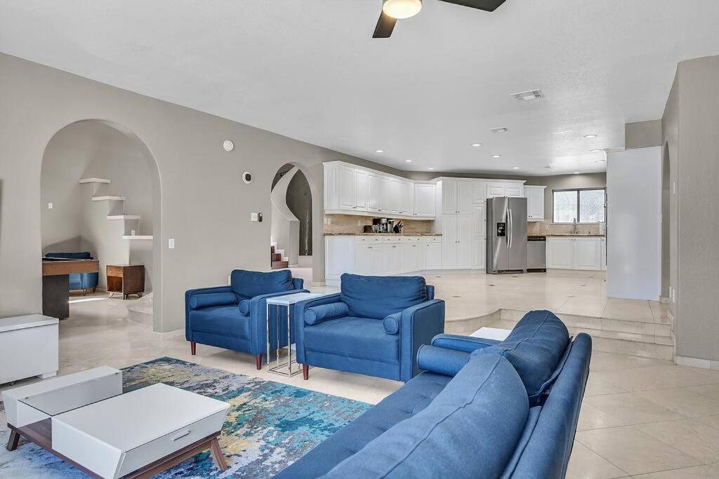 Grand Casa 7 Bdr/4 Ba 15 Beds Sleeps Up To 24 Las Vegas
